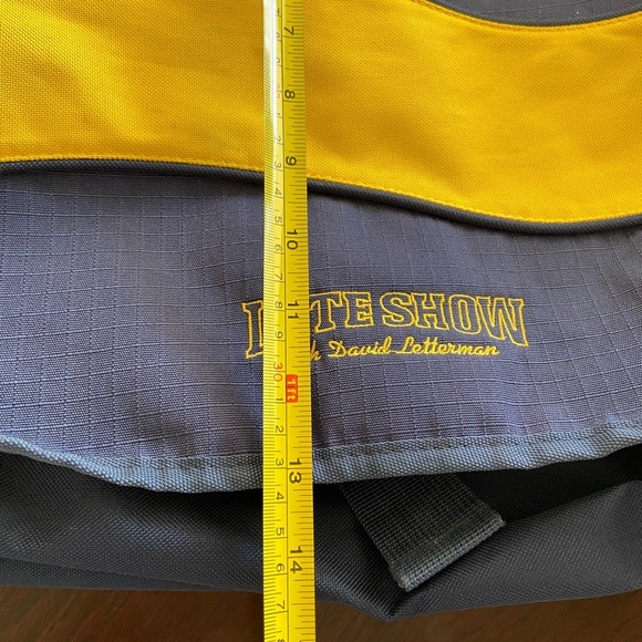 LATE SHOW with David Letterman 2500 Show Large Navy Blue & Yellow Messenger Bag - Picture 12 of 13
